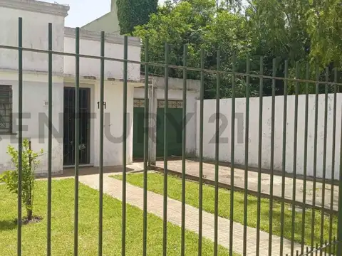Casa a la venta de dos dormitorios en calle 76 e/121 bis y 122