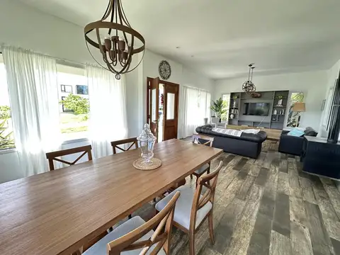 Casa en Alquiler Temporal con 2 cocheras