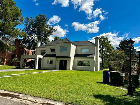 Casa 6 ambientes con 5 baños