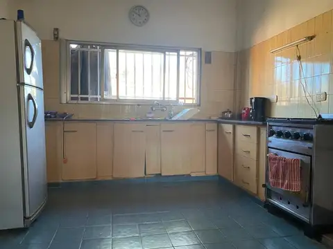 Casa 5 ambientes con 1 baño