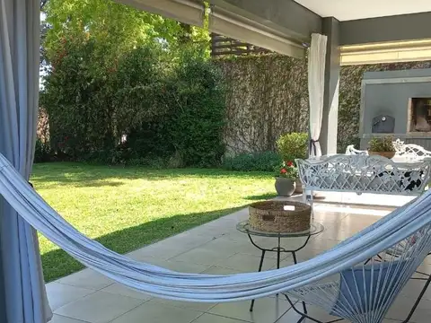 Casa en Alquiler Temporal con 2 cocheras