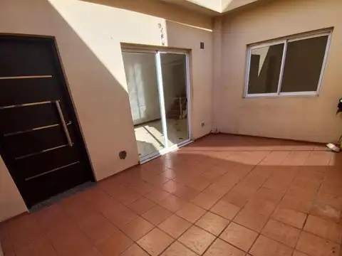 ALQUILO PH 4amb con patio en VILLA LUGANO