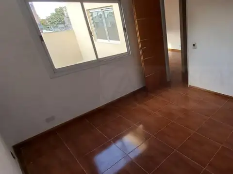 ALQUILO PH 4amb con patio en VILLA LUGANO