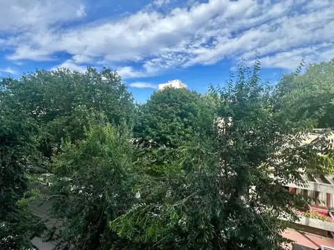 Departamento 4 Ambientes Reciclado, en Alquiler, zona Centro.