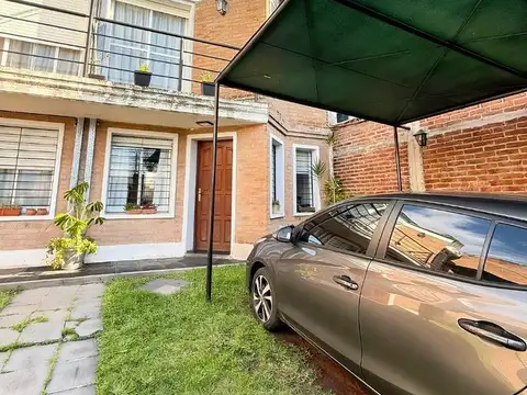 Próximo a terminal de ómnibus y parque San Carlos