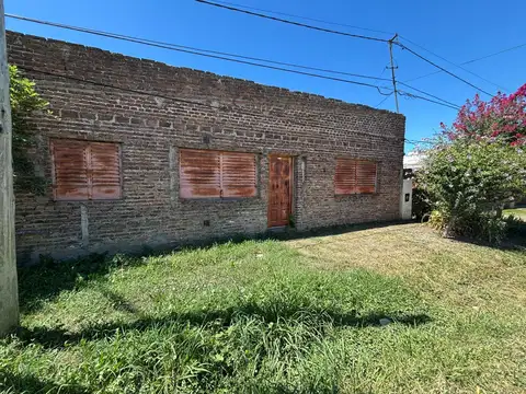 Casa 3 ambientes con 1 baño