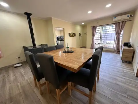 CASA EN VENTA F. VARELA 5 AMBIENTES APTA CREDITO