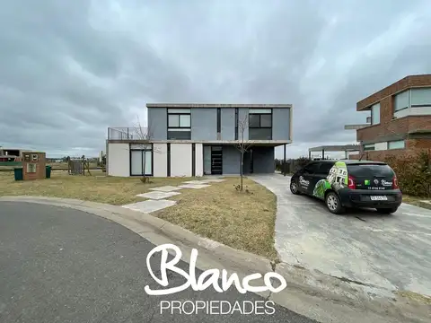 Casa  en Venta en San Sebastian, Escobar, G.B.A. Zona Norte