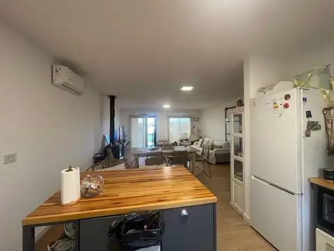 Casa 4 ambientes con 2 baños