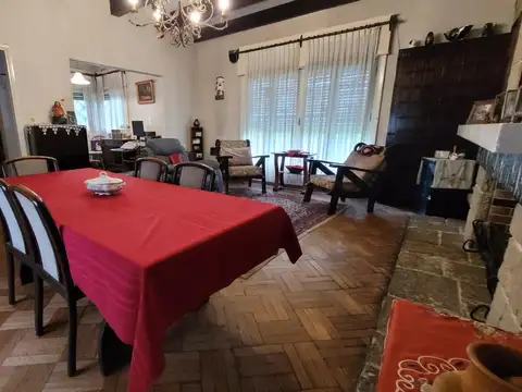 Casa 4 ambientes con parque y pileta - morón