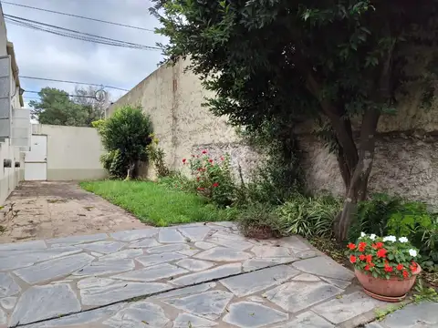 Casa en venta dos dormitorios, patio.