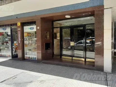Departamento de 3 dormitorios en venta en Caballito.