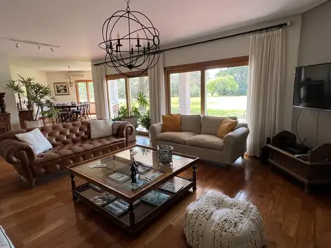 Casa 5 ambientes con 3 baños