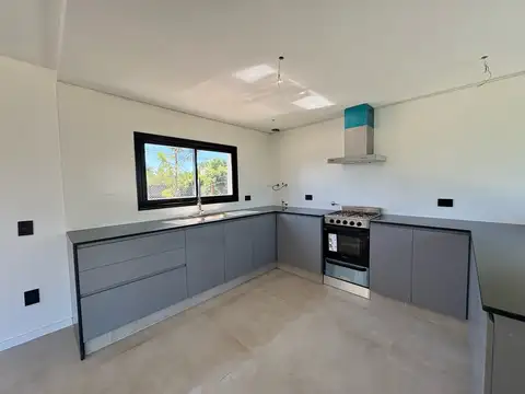 Casa 4 ambientes con 1 baño