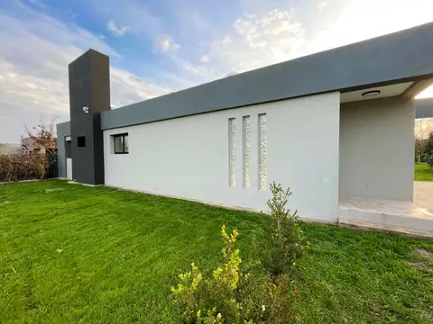 Casa a estrenar en Funes Town