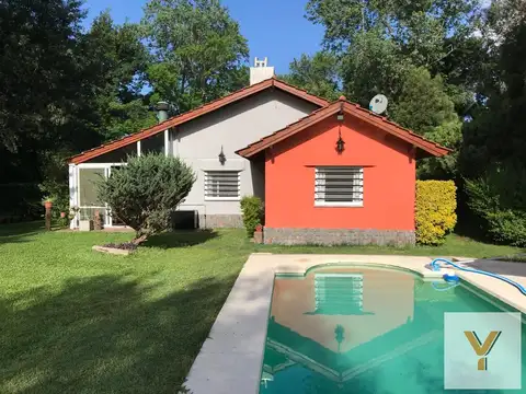 Casa en venta - 2 Dormitorios 2 Baños - Cochera - 1.000Mts2 - Chascomús
