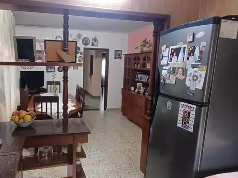 Casa 4 ambientes con 1 baño