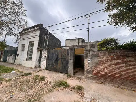 Venta Terreno con casa a Refaccionar/demoler 