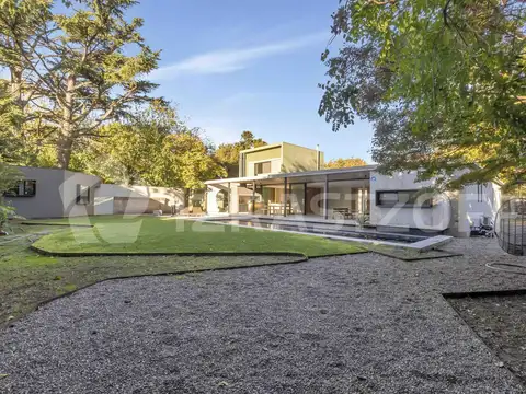Casa en Venta en Lomas de San Isidro a Estrenar de Diseño con pileta.
