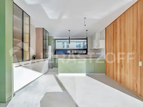 Casa 5 ambientes con 4 baños
