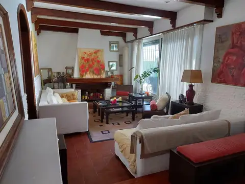 Casa en Venta en Vicente Lopez Vias / Maipu, USD 695.000