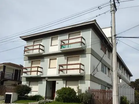 Depto. 2 Amb. C/Cochera P. 144 1º E/Av. 2 y 3 Villa Gesell