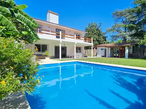 Casa 5 ambientes con 3 baños