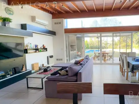 Casa en Venta con 5 cocheras
