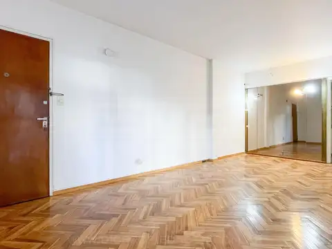 Roque Saenz Peña  al 400, entre Av. del Libertador