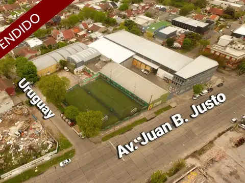Propiedad comercial en estratégica esquina, sobre Av. Juan B. Justo. VENDIDO