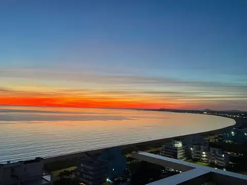 Departamento 3 dormitorios en alquiler de temporada, frente al mar.