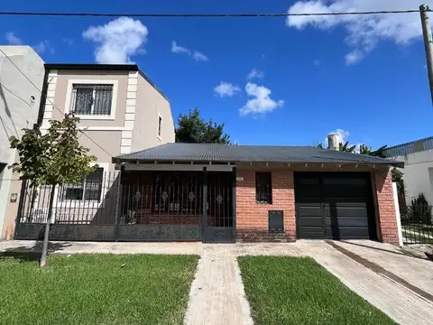 CASA EN VENTA, UBICADA EN ZONA CENTRICA