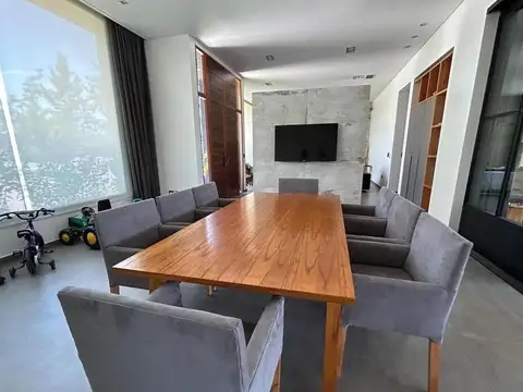 Venta excelente casa en Buenos Aires Village