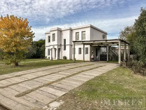 Casa 6 ambientes con 3 baños