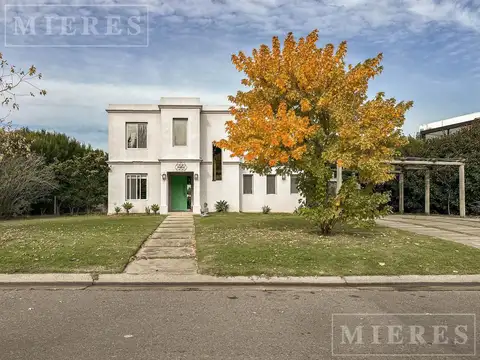 Casa en Venta con 2 cocheras