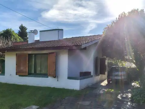 Chalet Con Pileta En De Vicenzo Chico M102a