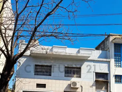Venta de casa en Parque patricios con  Cochera Cubierta
