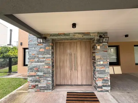 Casa 4 ambientes con 4 baños