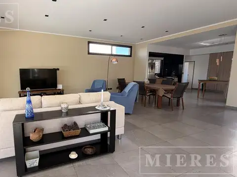 Casa en Alquiler Temporal con 1 cochera