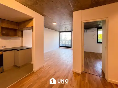 Ituzaingo y Buenos Aires - Amplio Dpto de 1 Dormitorio Externo. Cochera disponible. 