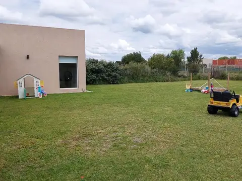 Casa en Venta en Countries y Barrios Cerrados en Pilar, USD 145.000