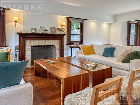 Casa en Venta con 3 cocheras