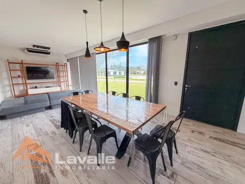 Casa 4 ambientes con 4 baños