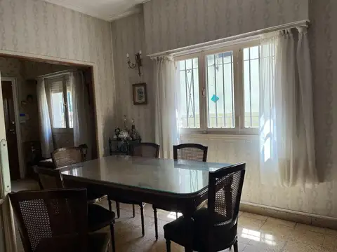 Adrogue Extraordinario chalet inmejorable ubicación 3 dorm