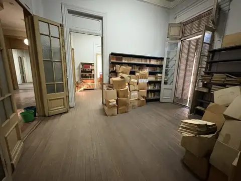 Oficina 25 ambientes con 3 baños