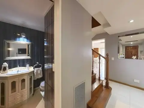 Casa en Venta con 3 cocheras