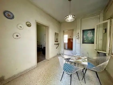 Casa 6 ambientes con 2 baños