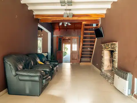 Casa en Venta con 3 cocheras