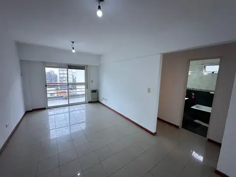 DEPTO 3 AMB AL FRENTE  CON BALCON  Y COCHERA