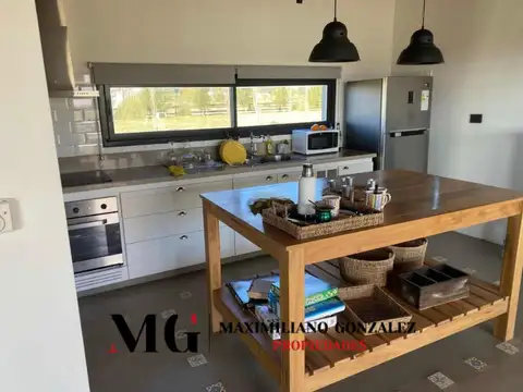 Casa 6 ambientes con 3 baños